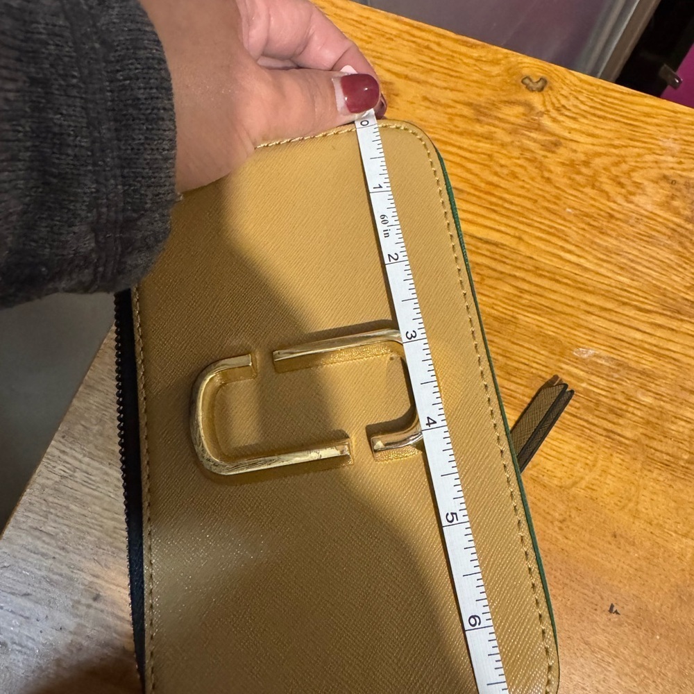 Marc Jacobs Stylish Cream and Black Crossbody Bag - Picture 8 of 14